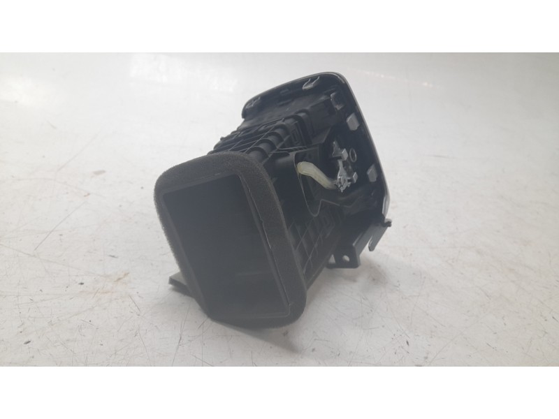 Recambio de rejilla aireadora para kia sportage drive 4x2 referencia OEM IAM 97490F1AA0  