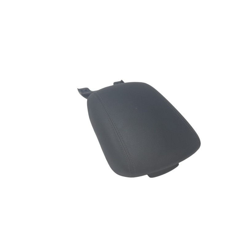 Recambio de apoyabrazos central para kia sportage drive 4x2 referencia OEM IAM 84660F1200WK  