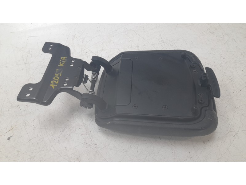 Recambio de apoyabrazos central para kia sportage drive 4x2 referencia OEM IAM 84660F1200WK  