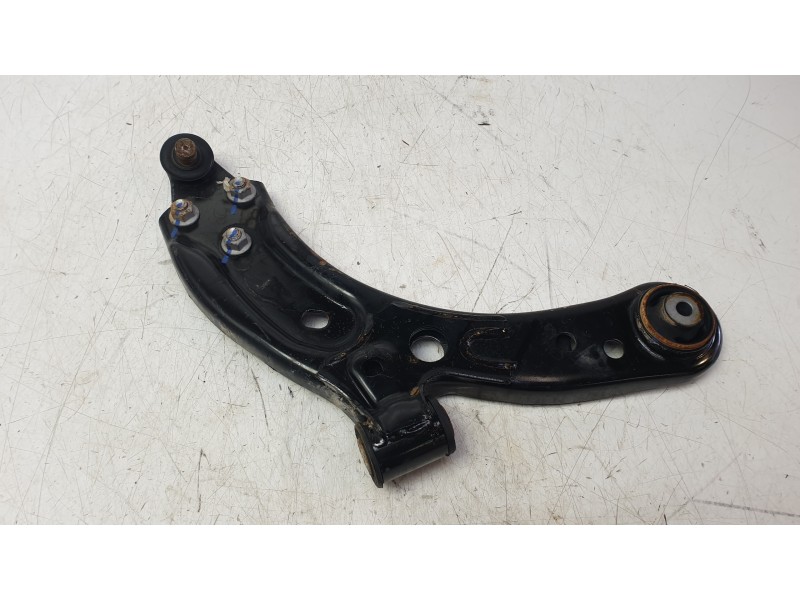 Recambio de brazo suspension inferior delantero derecho para mg zs suv (azs1) 1.5 vti referencia OEM IAM 11048895  