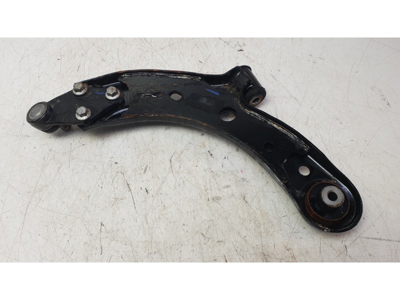 Recambio de brazo suspension inferior delantero derecho para mg zs suv (azs1) 1.5 vti referencia OEM IAM 11048895  
