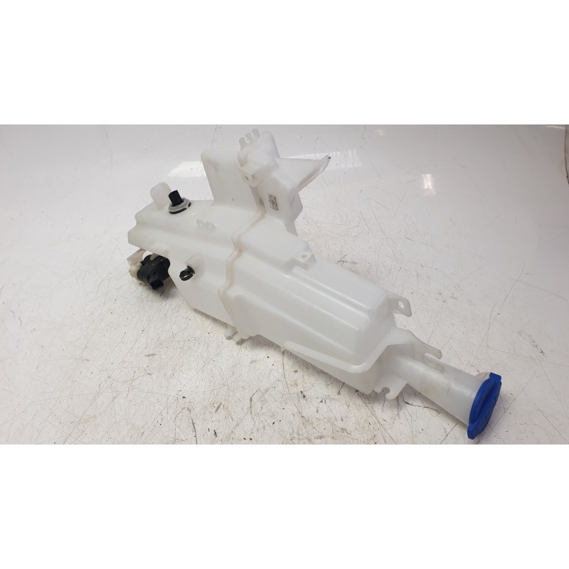 Recambio de deposito limpia para kia sportage drive 4x2 referencia OEM IAM 98610F1900  