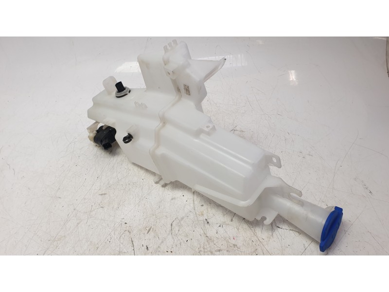 Recambio de deposito limpia para kia sportage drive 4x2 referencia OEM IAM 98610F1900  