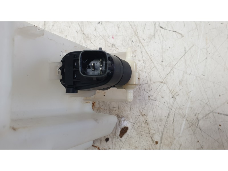 Recambio de deposito limpia para kia sportage drive 4x2 referencia OEM IAM 98610F1900  