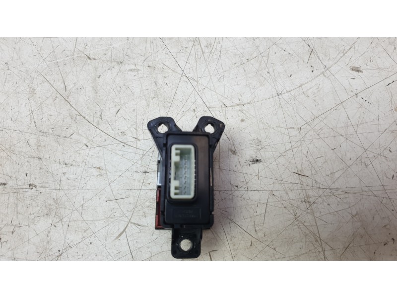 Recambio de warning para hyundai i20 iii (bc3, bi3) 1.0 t-gdi referencia OEM IAM 93790Q0000  