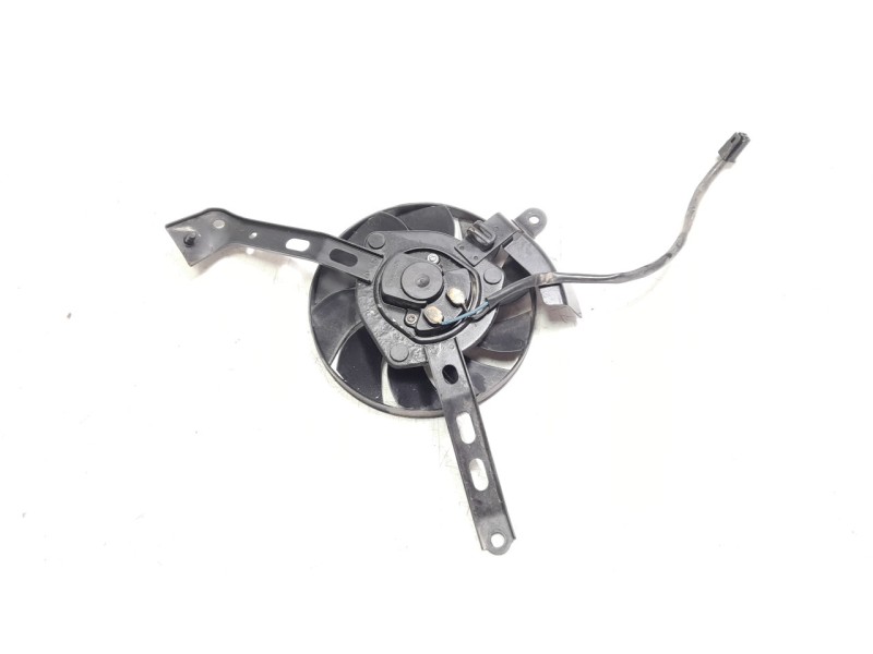 Recambio de electroventilador para yamaha xsr 700 referencia OEM IAM 1WS124050000  