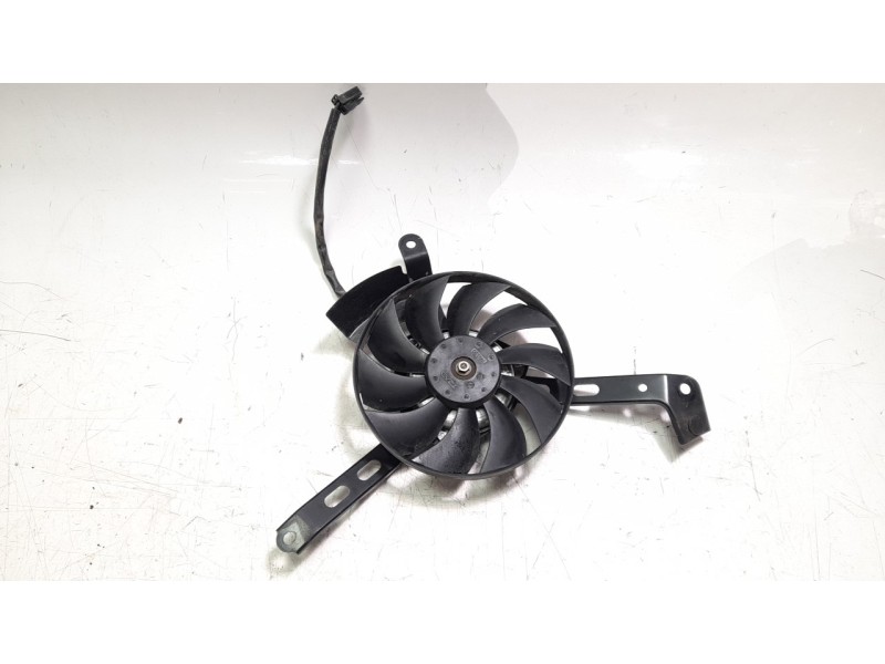 Recambio de electroventilador para yamaha xsr 700 referencia OEM IAM 1WS124050000  
