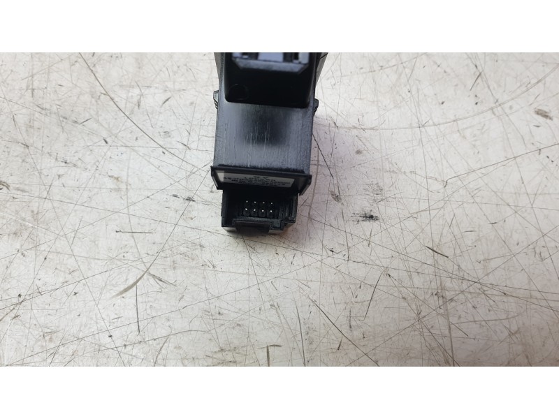 Recambio de mando elevalunas delantero derecho para swm g01 1.5 referencia OEM IAM 230152154  