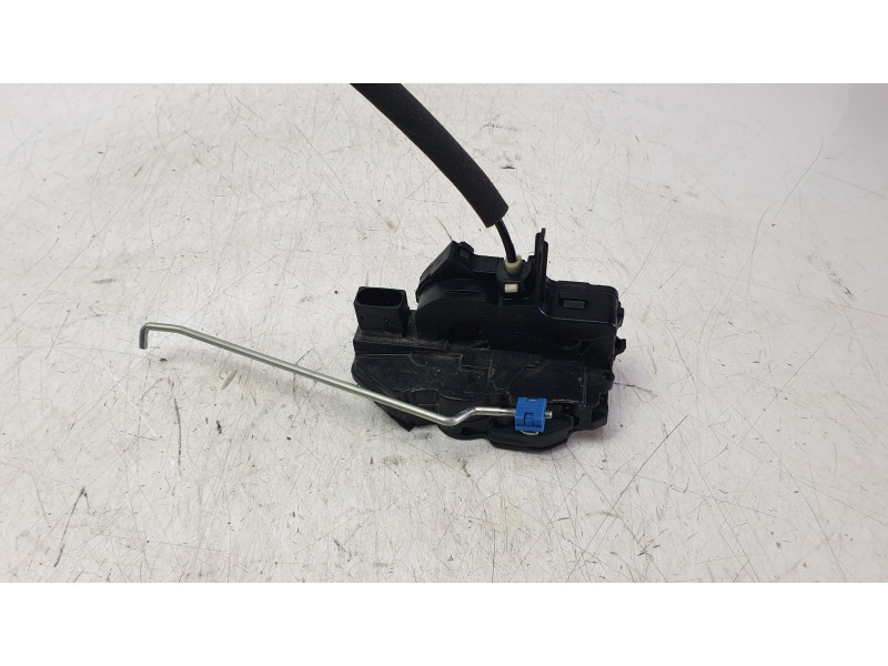 Recambio de cerradura puerta delantera derecha para swm g01 1.5 referencia OEM IAM 6105200  