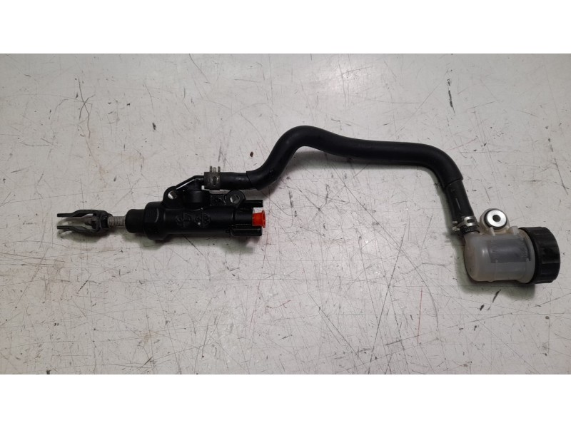 Recambio de bomba freno para yamaha xsr 700 referencia OEM IAM 4P52583V0000  