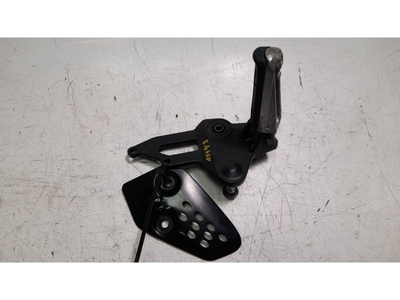 Recambio de estribo lateral para yamaha xsr 700 referencia OEM IAM 1WS274610000 1WS274431000 