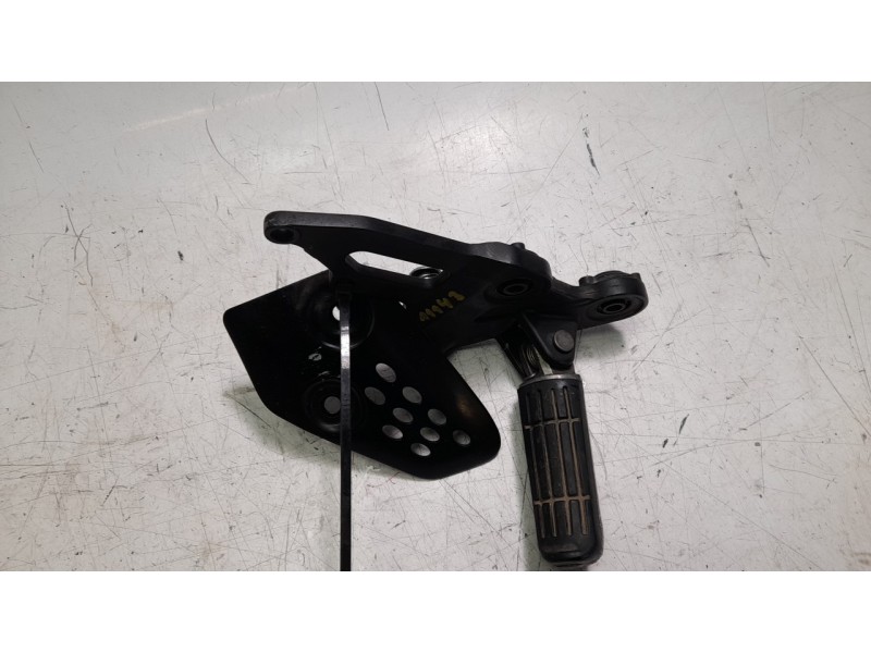 Recambio de estribo lateral para yamaha xsr 700 referencia OEM IAM 1WS274610000 1WS274431000 