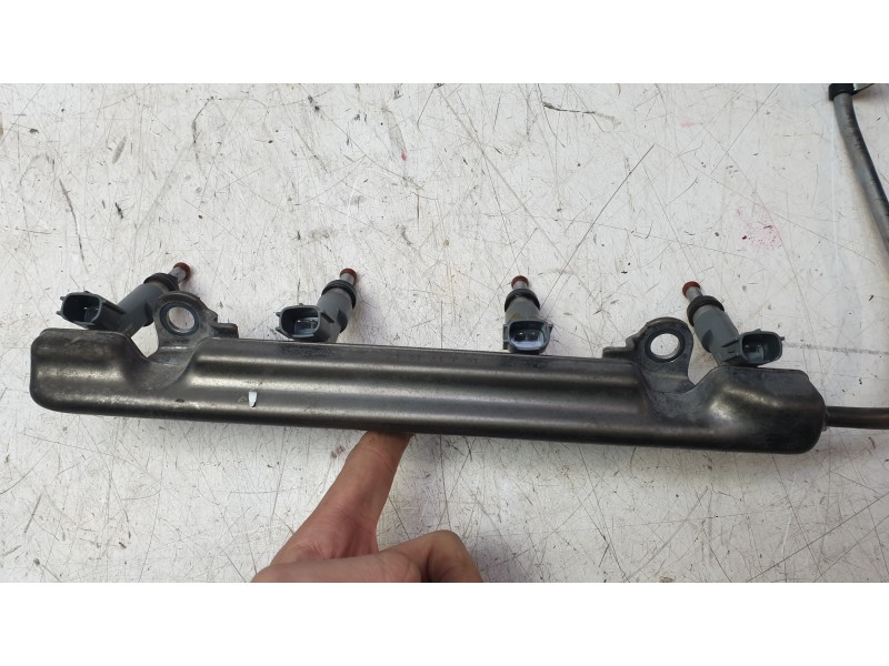 Recambio de rampa inyectora para toyota c-hr hybrid active referencia OEM IAM 2381437100  