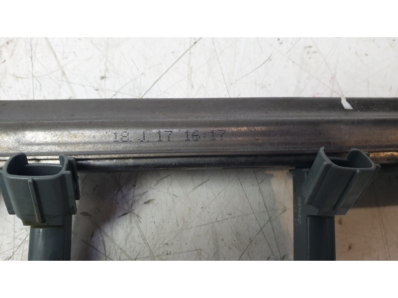 Recambio de rampa inyectora para toyota c-hr hybrid active referencia OEM IAM 2381437100  