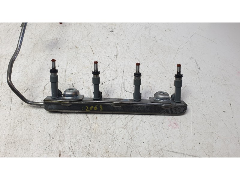 Recambio de rampa inyectora para toyota c-hr hybrid active referencia OEM IAM 2381437100  