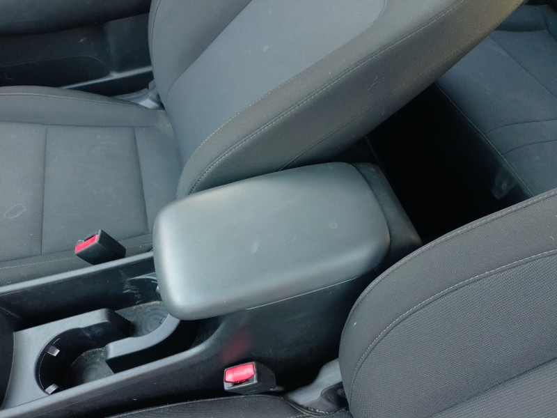 Recambio de apoyabrazos central para hyundai kona 1.0 t-gdi referencia OEM IAM   