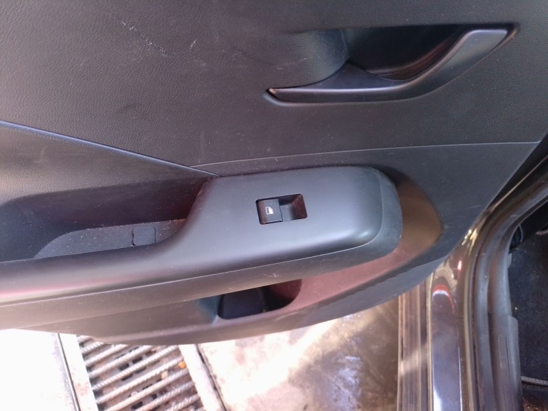 Recambio de mando elevalunas trasero izquierdo para hyundai kona 1.0 t-gdi referencia OEM IAM   