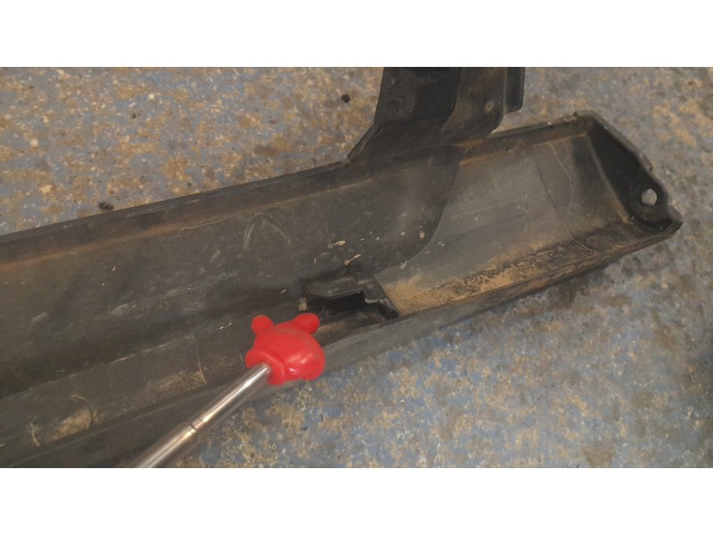 Recambio de estribos laterales para seat arona fr referencia OEM IAM 6F9853852  