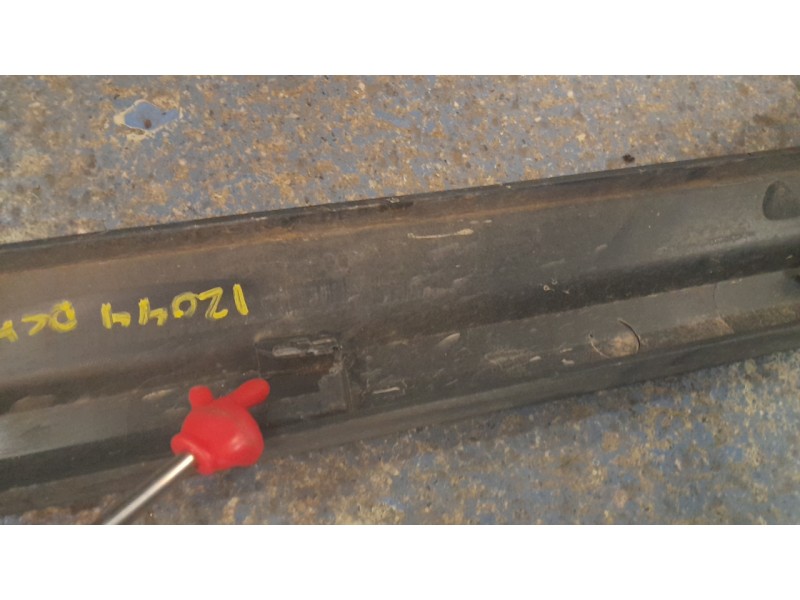 Recambio de estribos laterales para seat arona fr referencia OEM IAM 6F9853852  