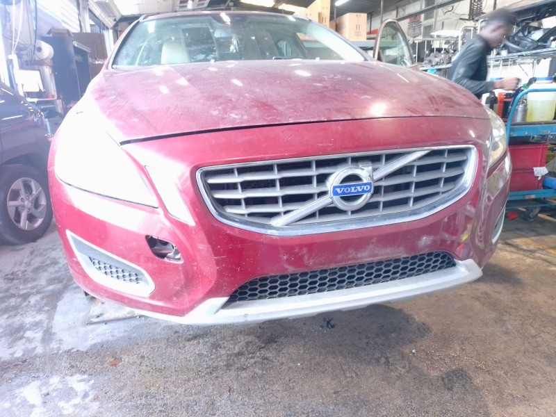 Recambio de paragolpes delantero para volvo v60 i (155) d3 / d4 referencia OEM IAM   