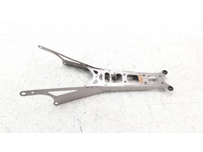 Recambio de portamatriculas para honda cb 650r referencia OEM IAM 80103MKYD50  