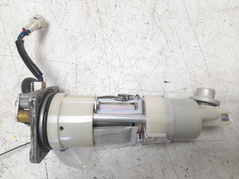 Recambio de bomba combustible para ktm super duke 1290 super duke r referencia OEM IAM 60307088100  