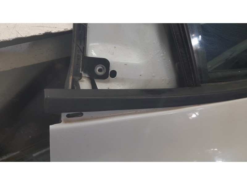 Recambio de puerta trasera derecha para renault clio v (b7_) 1.0 lpg (b7mt) referencia OEM IAM 821008513R  