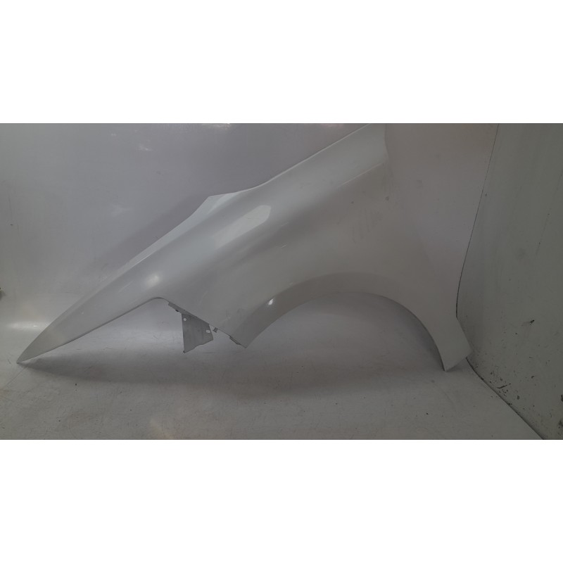 Recambio de aleta delantera izquierda para citroën c4 picasso ii 1.6 bluehdi 120 referencia OEM IAM 9816714480  