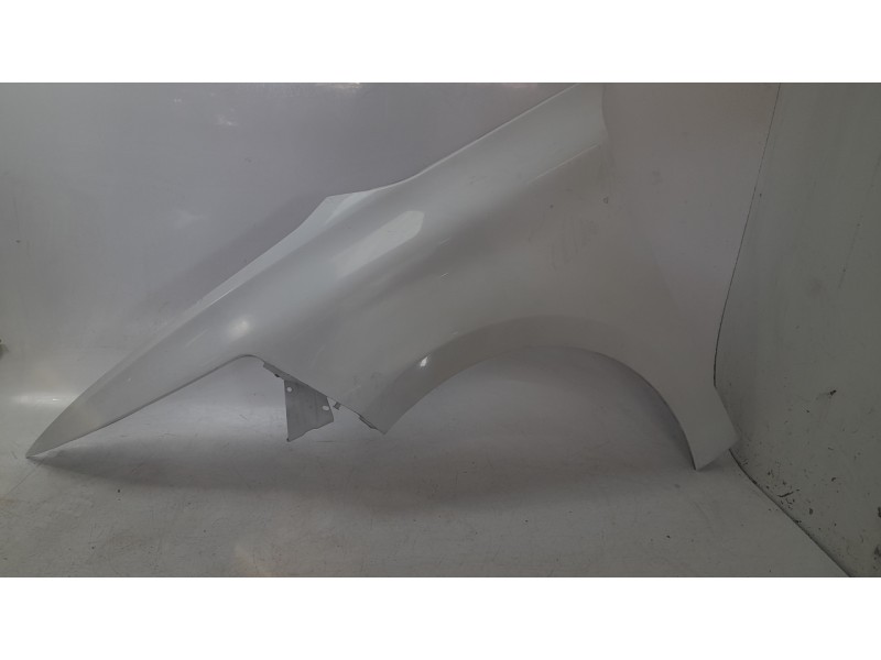 Recambio de aleta delantera izquierda para citroën c4 picasso ii 1.6 bluehdi 120 referencia OEM IAM 9816714480  