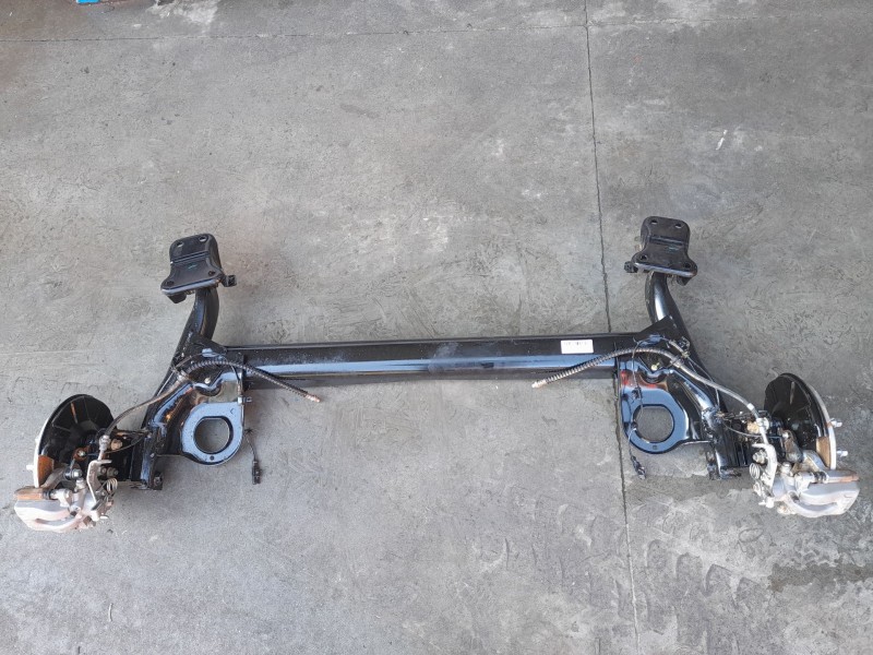 Recambio de puente trasero para mg zs suv (azs1) 1.5 vti referencia OEM IAM 11066668  