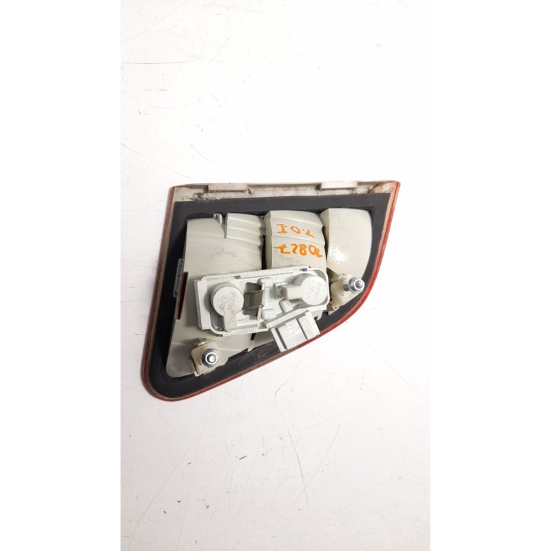 Recambio de piloto trasero derecho interior para mercedes-benz clase b (w245) 2.0 cat referencia OEM IAM 1698201664  