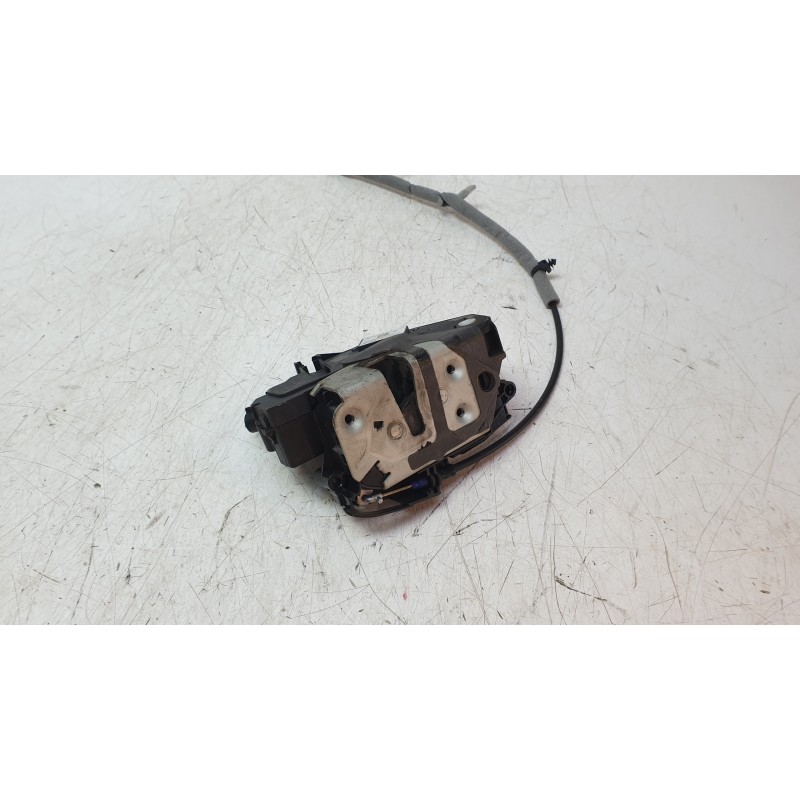 Recambio de cerradura puerta trasera derecha para ford transit courier b460 furgoneta/monovolumen 1.5 tdci referencia OEM IAM 92
