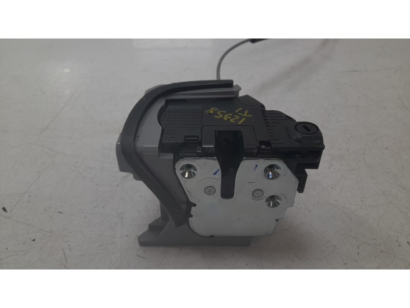 Recambio de cerradura puerta trasera izquierda para hyundai bayon 1.2 mpi 79 cv maxx (2024) referencia OEM IAM 81410Q0400  