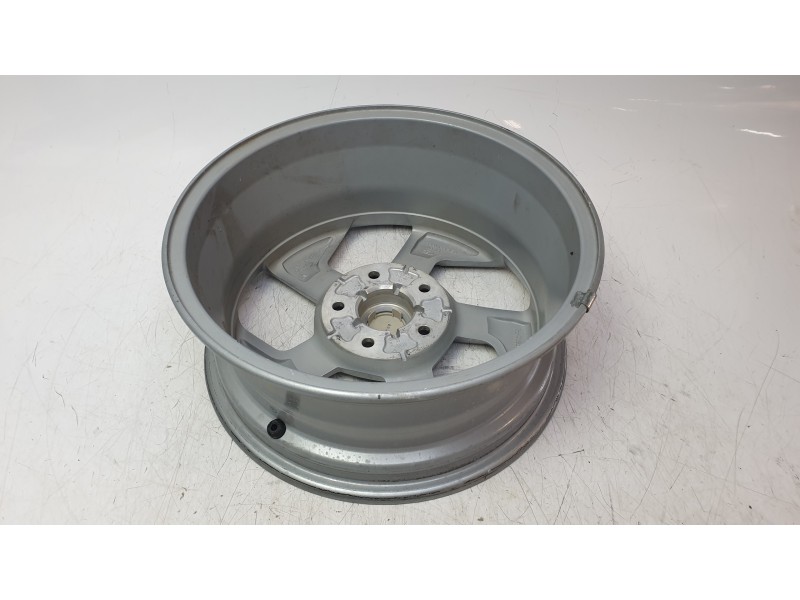 Recambio de llanta para hyundai kona maxx 2wd referencia OEM IAM 52910BE150  