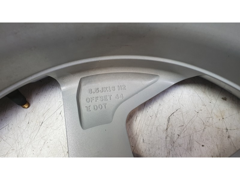 Recambio de llanta para hyundai kona maxx 2wd referencia OEM IAM 52910BE150  