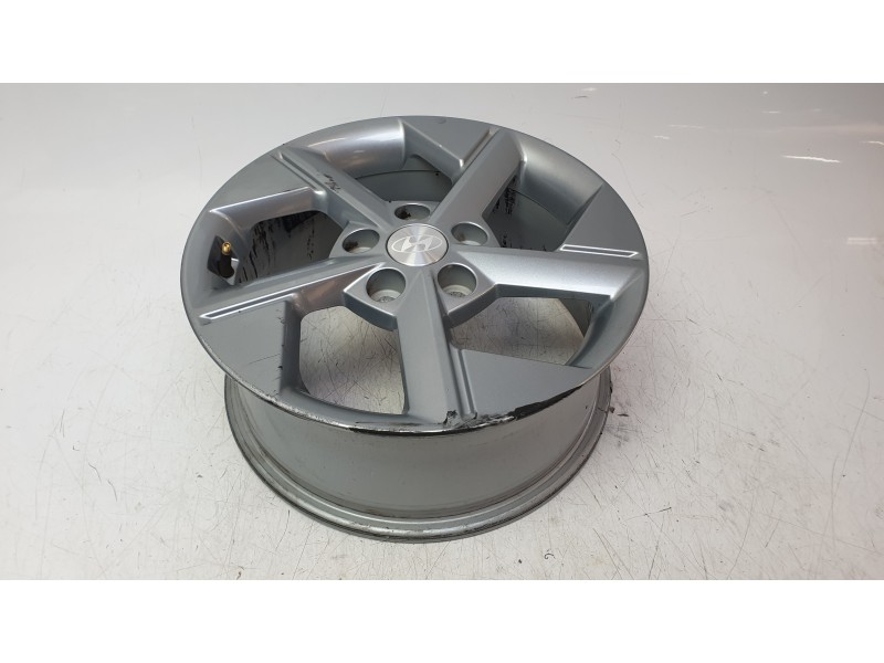Recambio de llanta para hyundai kona maxx 2wd referencia OEM IAM 52910BE150  