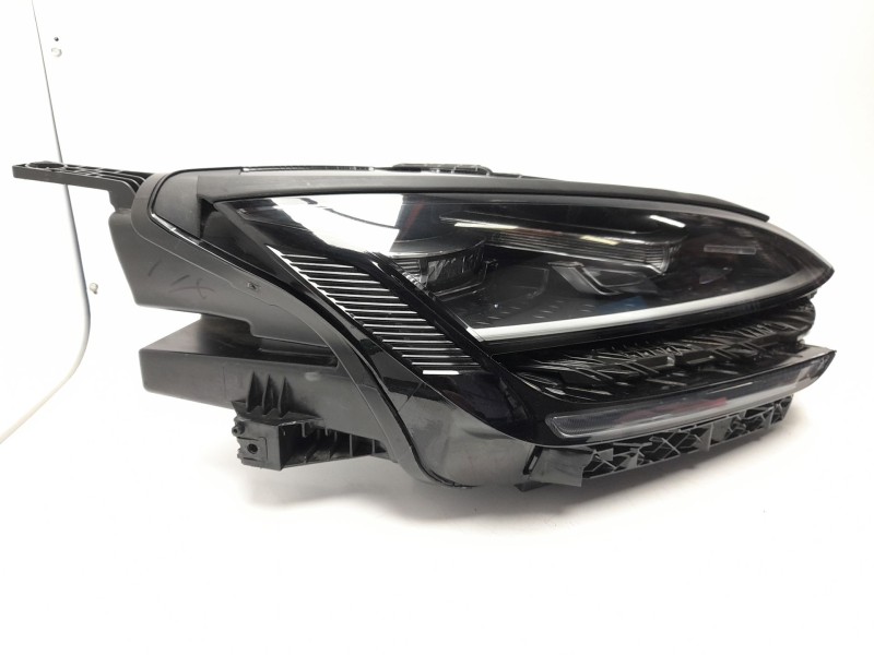 Recambio de faro derecho para byd seal u 1.5 plug-in hybrid awd referencia OEM IAM 13856225  