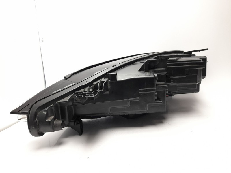 Recambio de faro derecho para byd seal u 1.5 plug-in hybrid awd referencia OEM IAM 13856225  