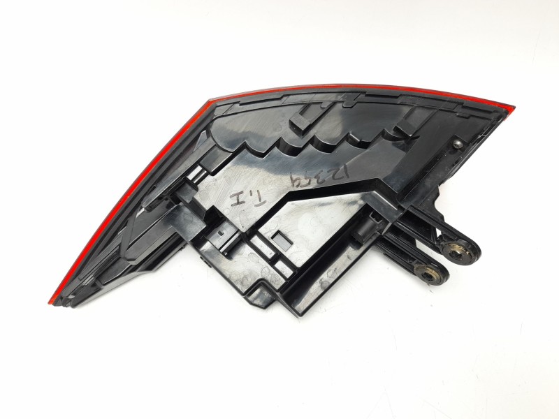 Recambio de piloto trasero izquierdo para skoda enyaq iv suv (5az) 80x 4x4 referencia OEM IAM 5LA945207A  