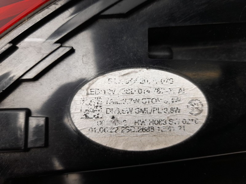 Recambio de piloto trasero izquierdo para skoda enyaq iv suv (5az) 80x 4x4 referencia OEM IAM 5LA945207A  