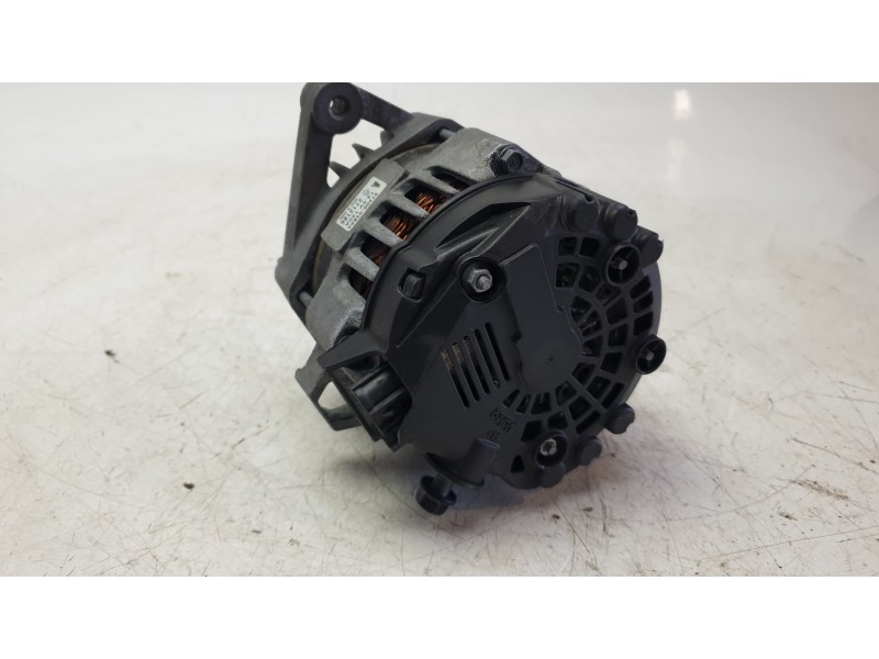 Recambio de alternador para kia rio iv (yb, sc, fb) 1.25 referencia OEM IAM 3730003BA5  VALEO