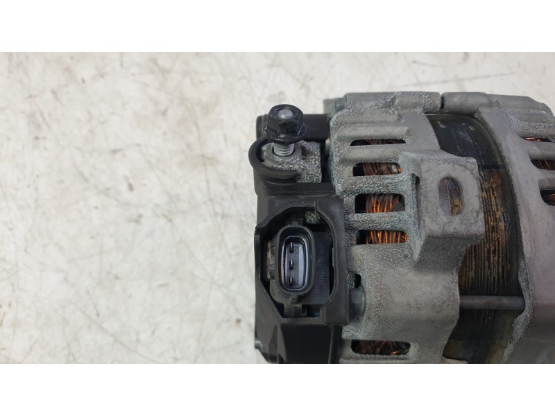 Recambio de alternador para kia rio iv (yb, sc, fb) 1.25 referencia OEM IAM 3730003BA5  VALEO