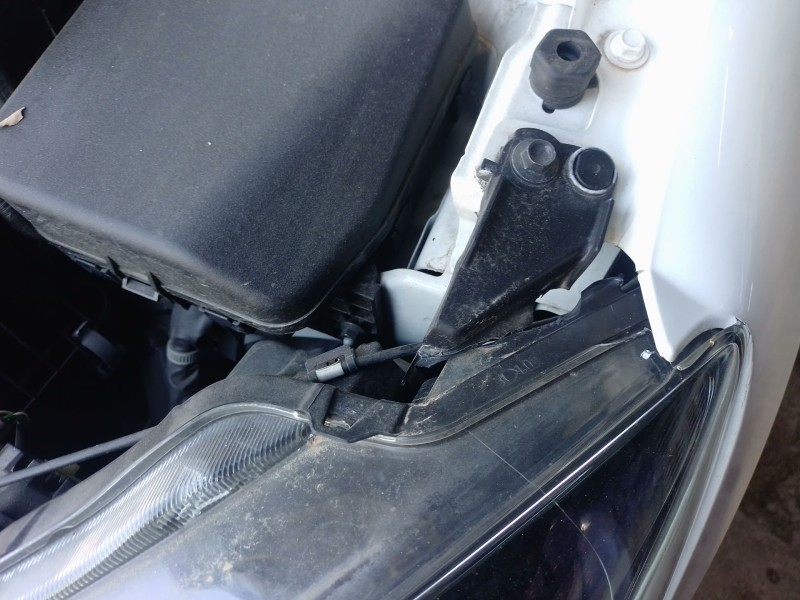 Recambio de faro izquierdo para mazda 2 hatchback (dl, dj) 1.5 skyactiv-g referencia OEM IAM   