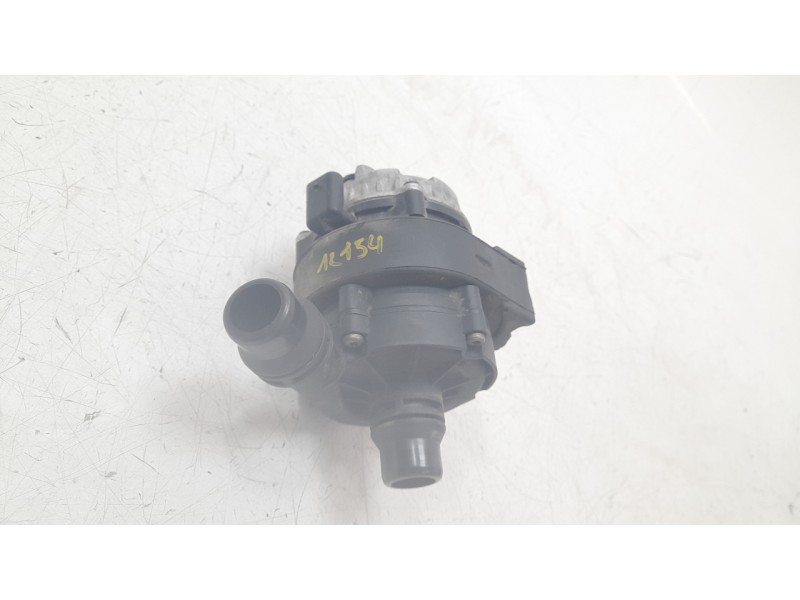 Recambio de bomba agua para bmw 3 (f30, f80) 330 e referencia OEM IAM 863824002  