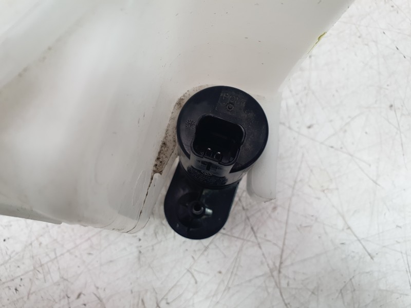 Recambio de deposito limpia para renault clio v referencia OEM IAM 289108657R  
