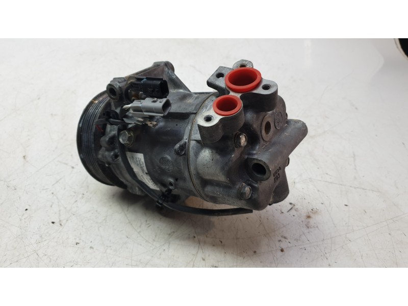 Recambio de compresor aire acondicionado para renault clio v (b7_) 1.0 lpg (b7mt) referencia OEM IAM 926005450R  
