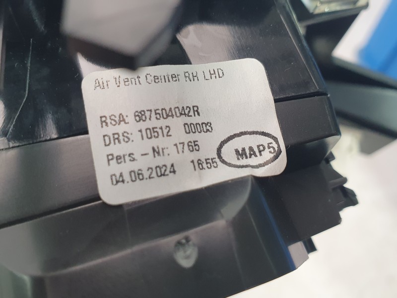 Recambio de aireador central para renault clio v referencia OEM IAM 687504042R  