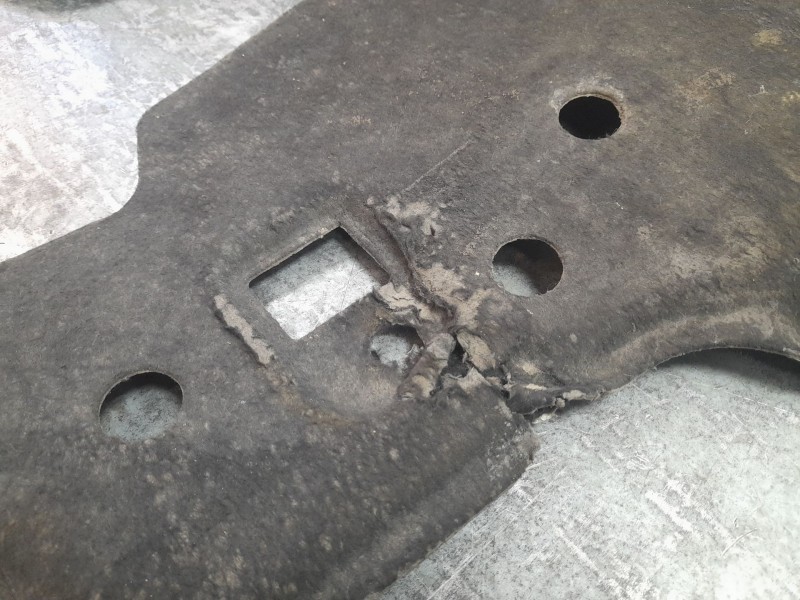 Recambio de cubrecarter para opel corsa f (p2jo) 1.2 (68) referencia OEM IAM 9824226080  