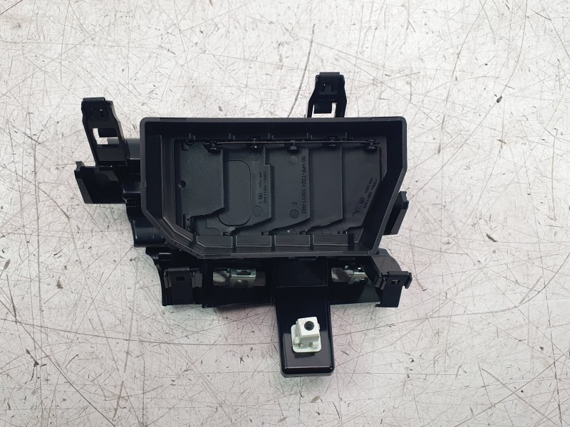 Recambio de aireador central izquierdo para renault clio v referencia OEM IAM 687516580R  