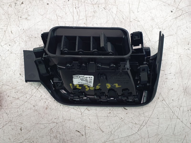 Recambio de aireador izquierdo para renault clio v referencia OEM IAM 687613297R  